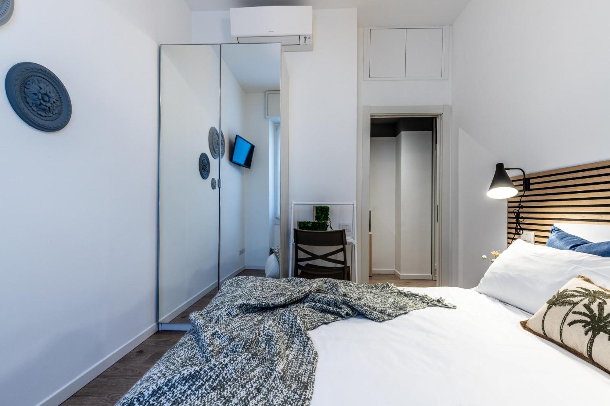 Stayeasy Quadronno33 - 3 Bedrooms, 2 Baths - Duomo Walking Distance Milaan