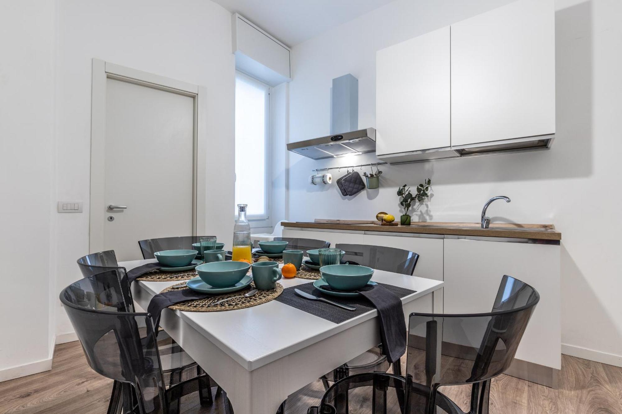 Stayeasy Quadronno33 - 3 Bedrooms, 2 Baths - Duomo Walking Distance Appartement Milaan