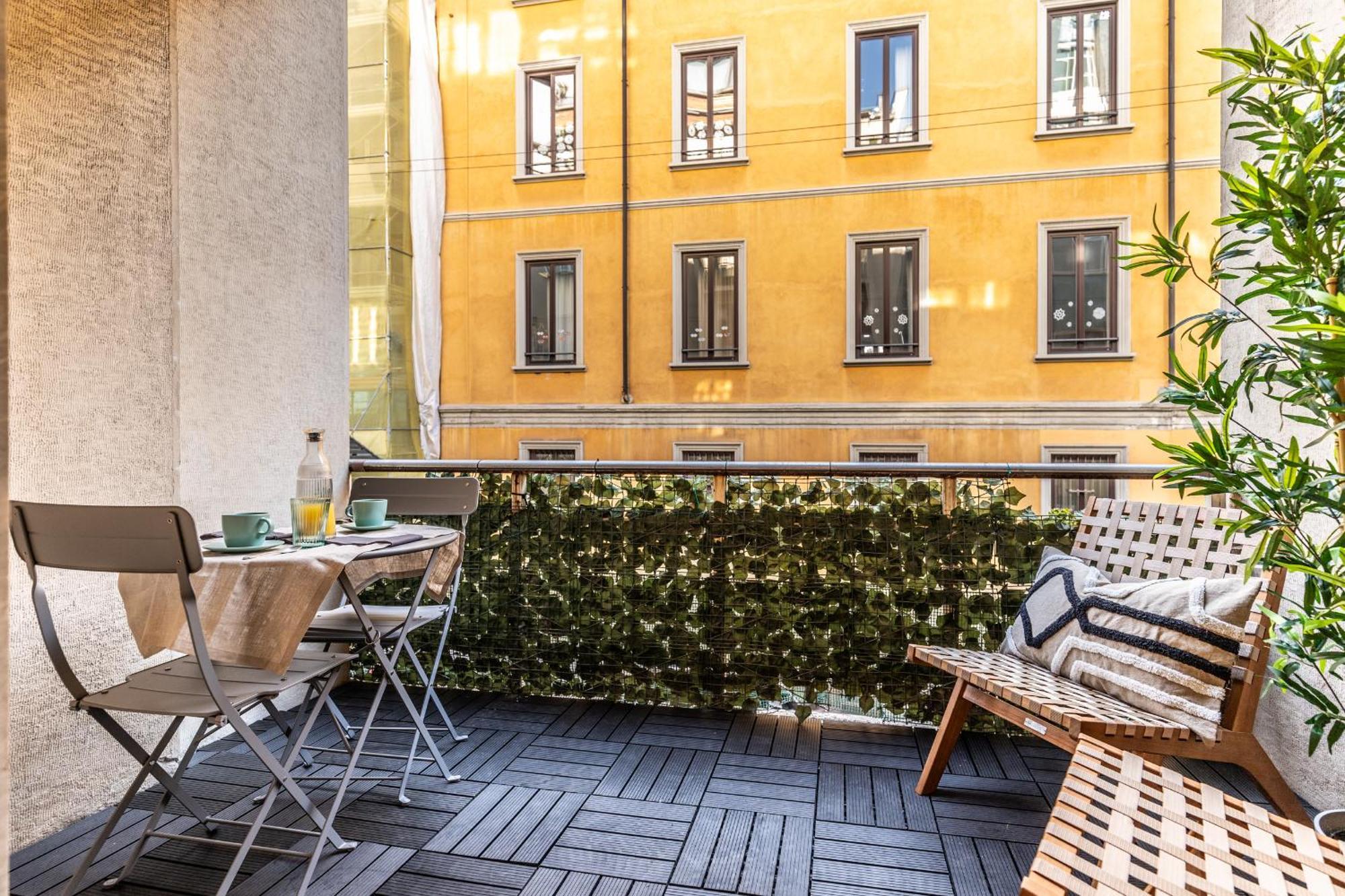 Stayeasy Quadronno33 - 3 Bedrooms, 2 Baths - Duomo Walking Distance * Milaan